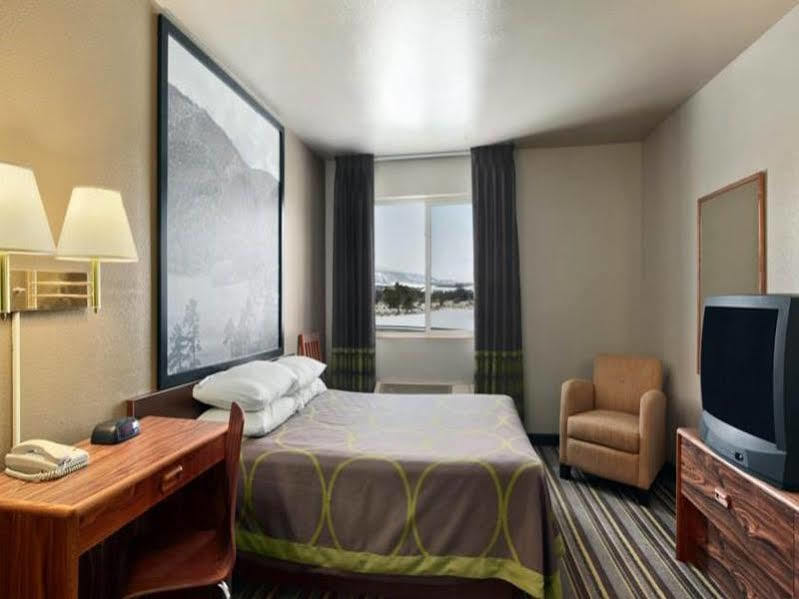 Super 8 By Wyndham Buena Vista Otel Dış mekan fotoğraf